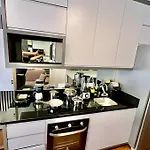 Perfeito, Apto Com Garagem Bem Localizado